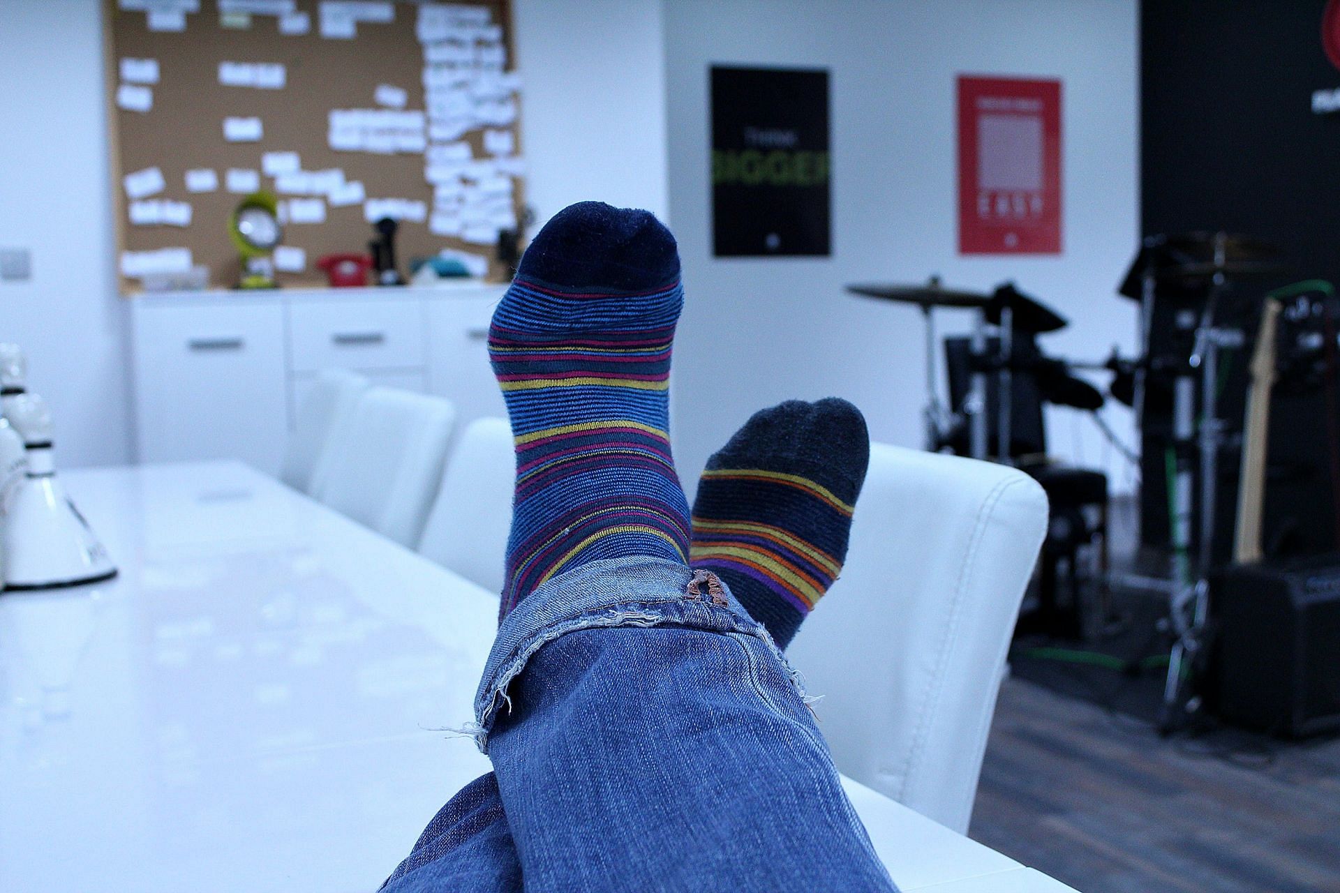 Poor blood flow can cause chilly sensation in feet. (Image via Pexels/ Lukas Horak)